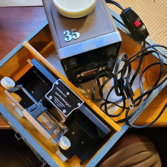 VINTAGE MINOTA MINI 35MM SLIDE PROJECTOR KIT
